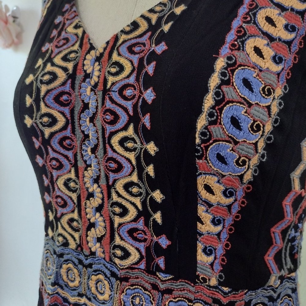 Nanette Lepore sheath dress, Embroidered Boho Sleeveless Black Colorful  sz med